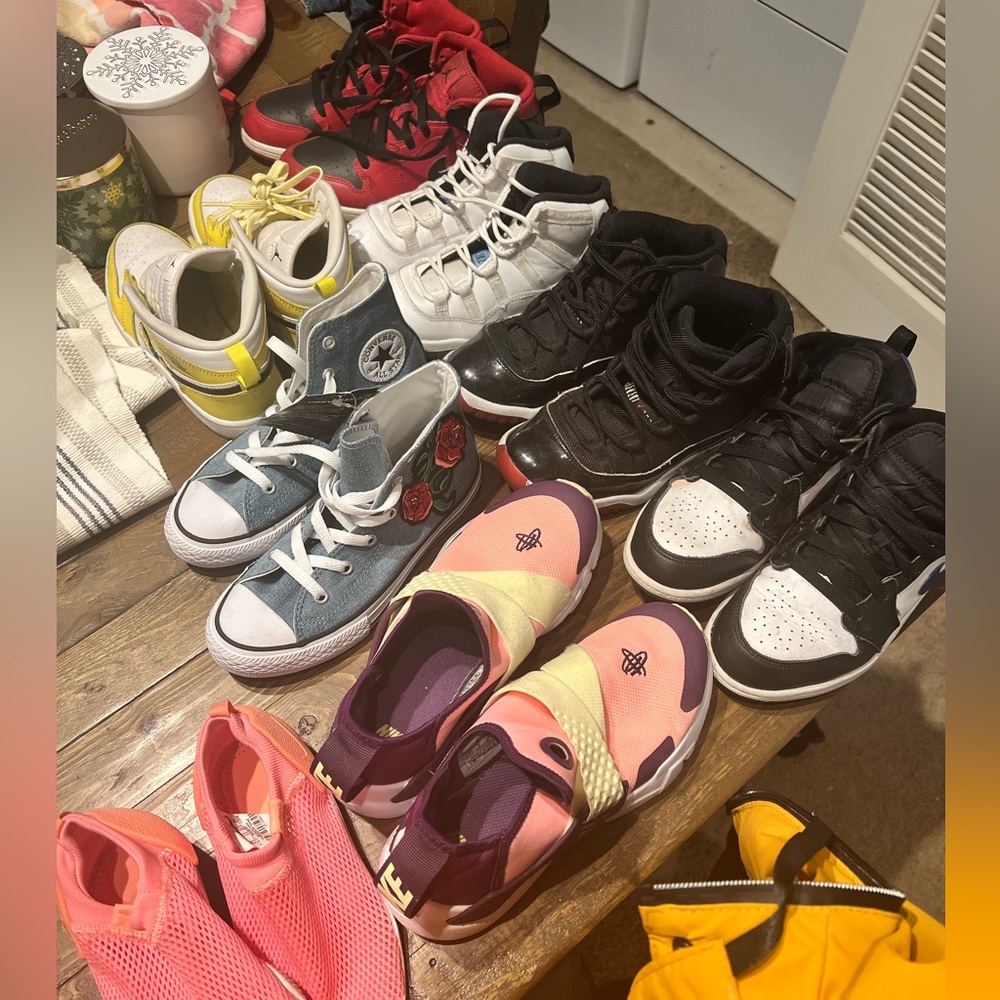 Kids sneaker in great condition. Jordan’s, Retro, Nike, water sandals, Converse
